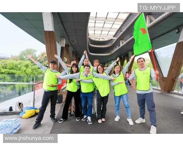 FPX中路突破分析:战术得失与团队协作的深度剖析