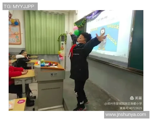 书包钥匙扣与足球明星的奇妙结合让孩子们的校园生活更加精彩纷呈